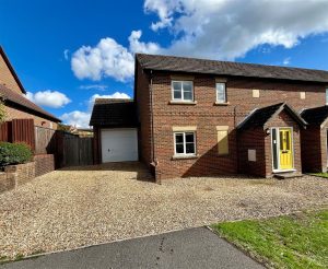 Clarendon Close, Dinton, Salisbury